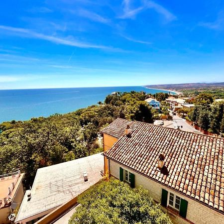 Paulis - Semiattico In Pieno Centro A Sirolo, Con Meravigliosa Vista Mare Apartment ภายนอก รูปภาพ