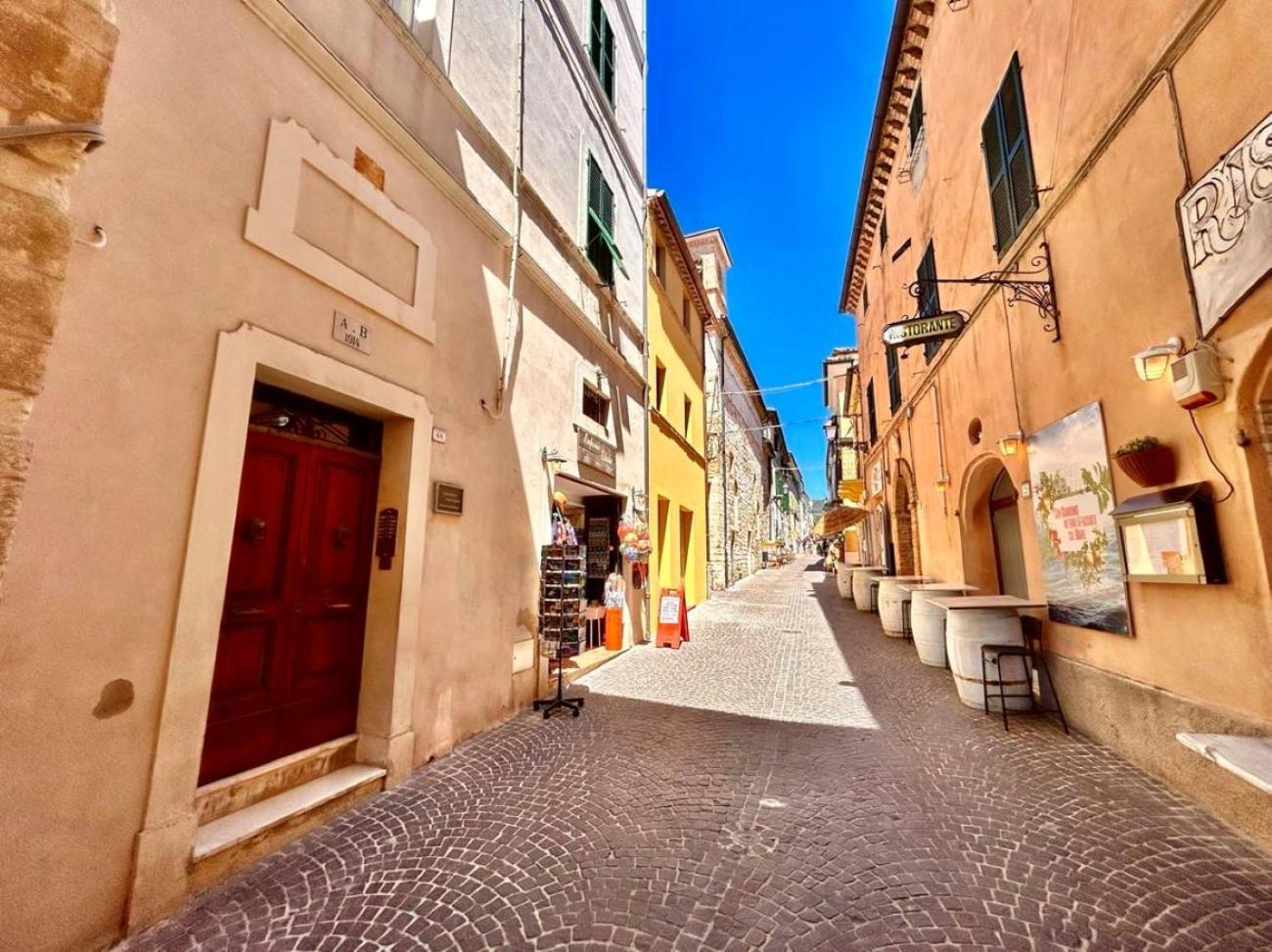 Paulis - Semiattico In Pieno Centro A Sirolo, Con Meravigliosa Vista Mare Apartment ภายนอก รูปภาพ